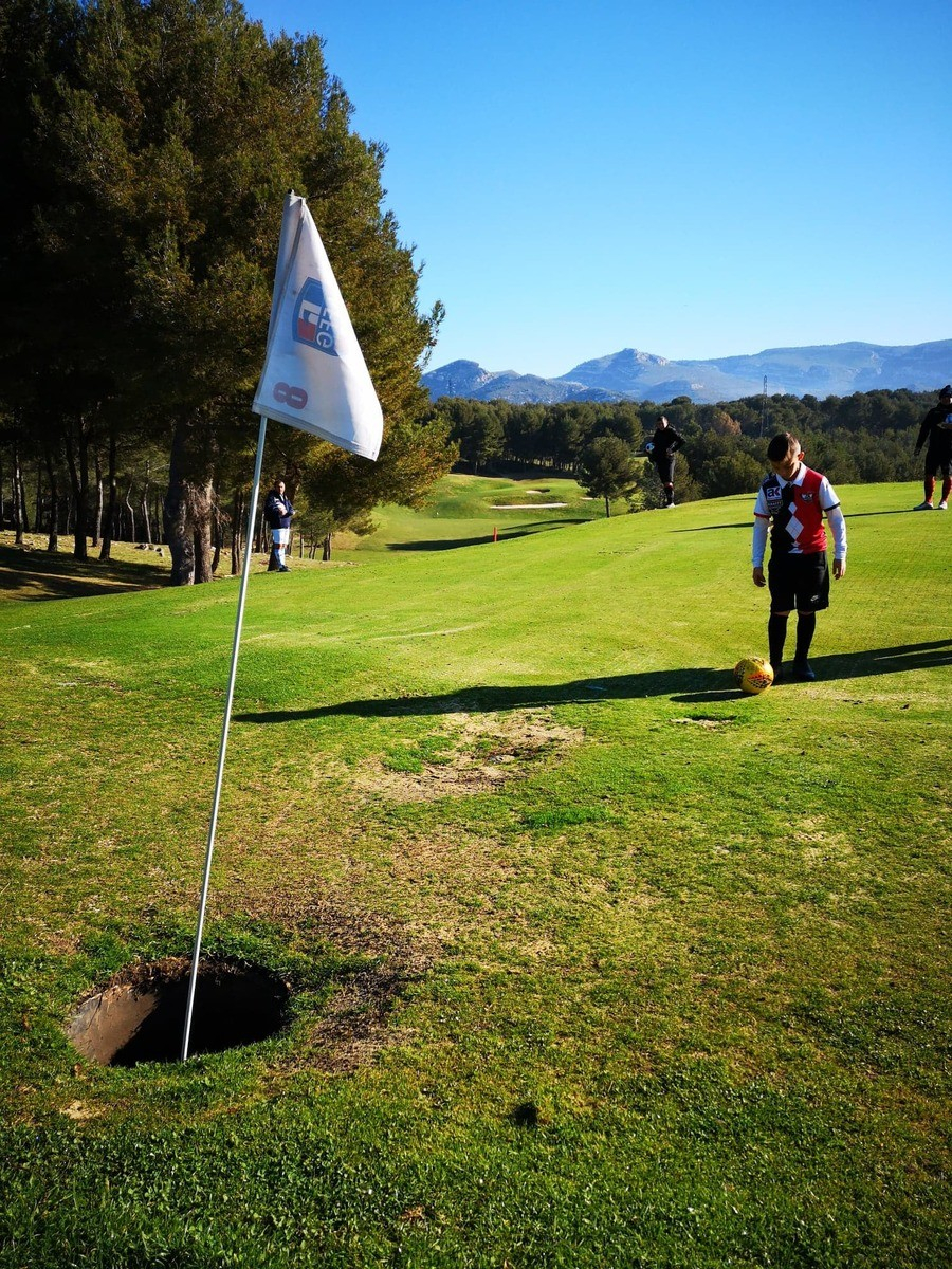 thumb_putt-junior-trou-8-marseille-2020.jpg